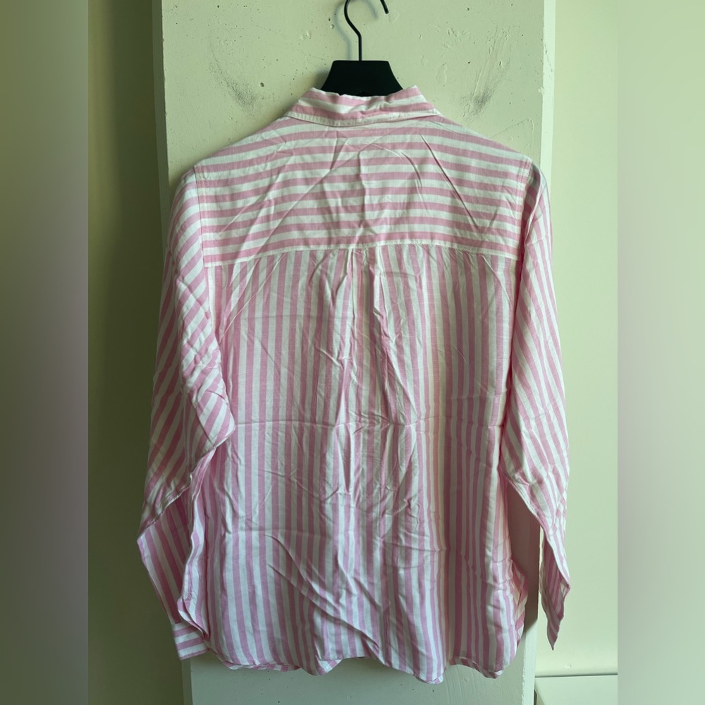 beachlunchlounge Maelyn Stripe Button-Up Shirt in Bubble Bath Size M - Picture 3 of 5